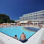 Arena Mobile Homes פארק נופש מדולין