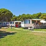 פארק נופש Arena Mobile Homes מדולין