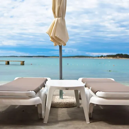 Arena Mobile Homes פארק נופש מדולין